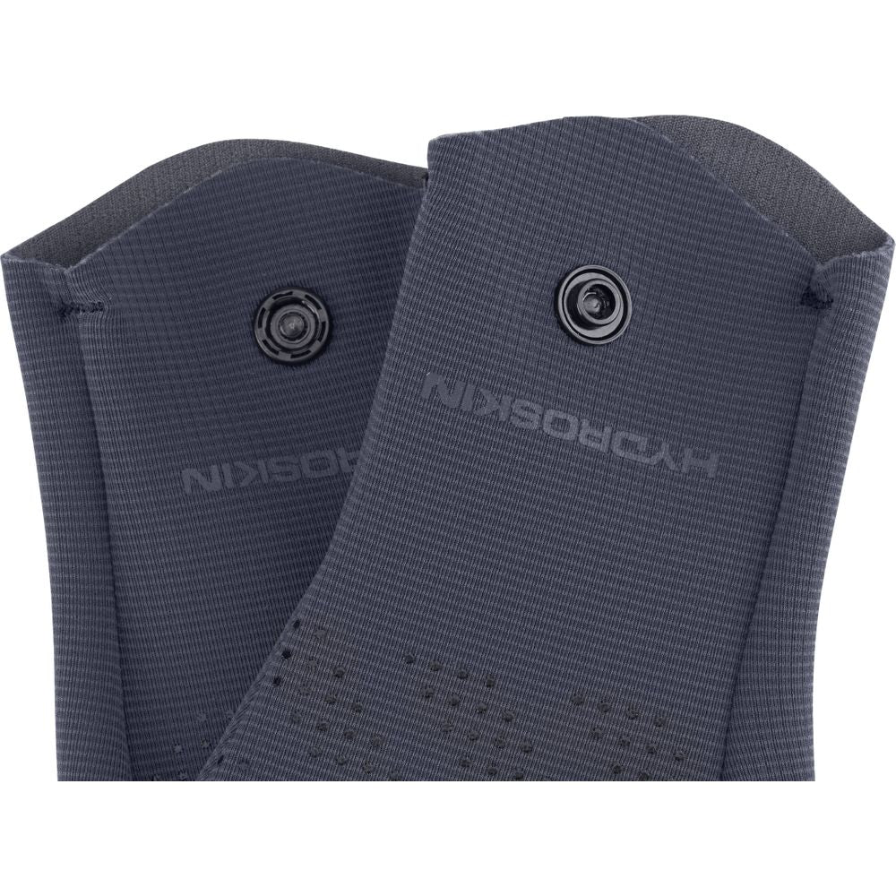 NRS Womens HydroSkin 0.5 mm neopren gloves - snap button detail