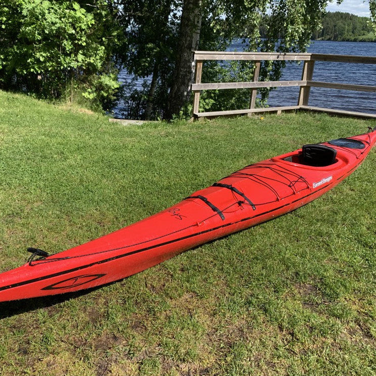 Current Designs Storm red (kayak 1) - side view