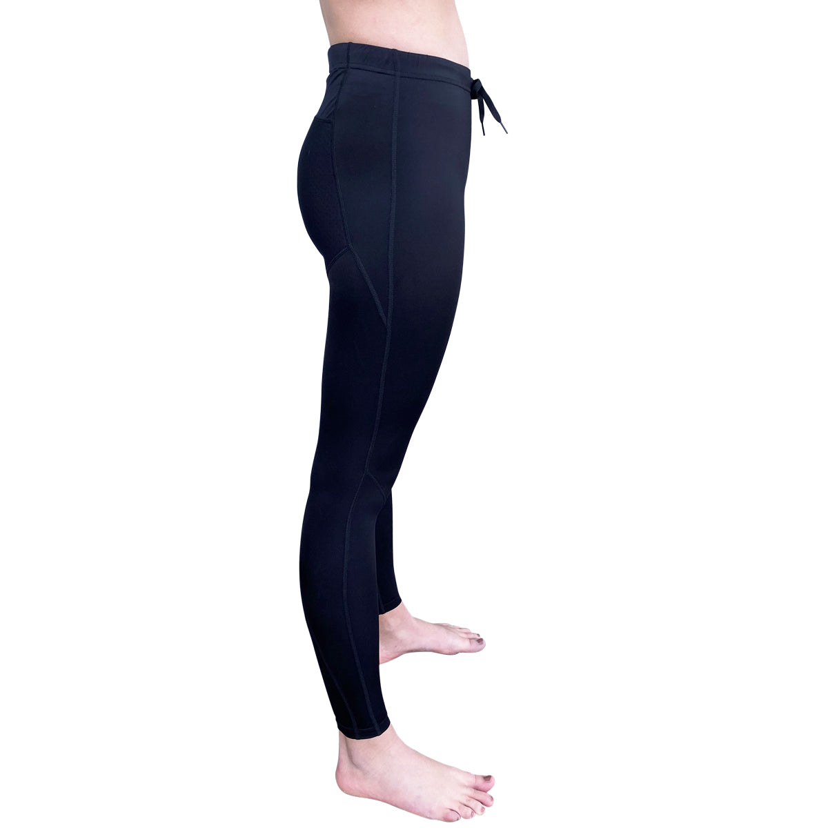Vaikobi V Ocean UV Paddle Pant svart med kvinnlig modell - sida